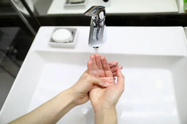 Handen wassen voor het eten concept — Stockfoto