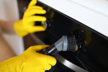 Eller lastik sarısı eldivenler fırça seramik panel