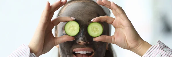 Procedimento cosmético para limpeza, pele refrescante . — Fotografia de Stock