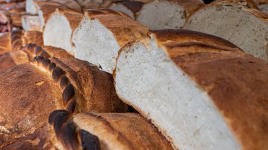 Taze ekmek fırını sayaç üzerinde