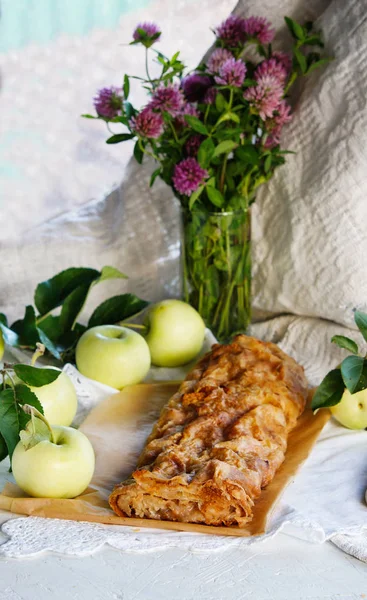 Strudel Met Appels Vintage Stijl — Stockfoto