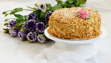 Fıstık ve tereyağı krema ile sünger kek