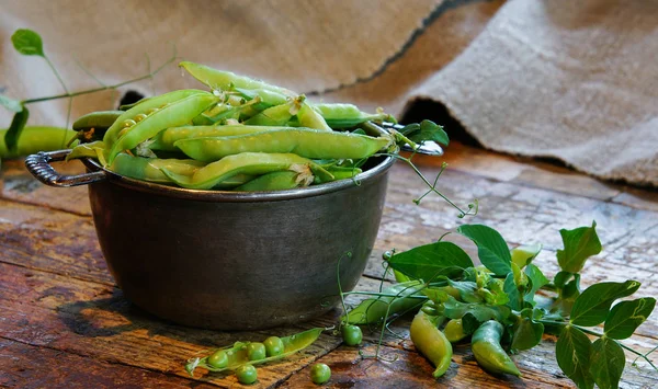 Fresh Sweet Peas Vintage Style Metal Patina Bowl — Stock Photo, Image