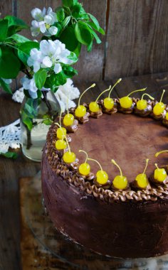 Kiraz likörü vişne ile çikolatalı kek