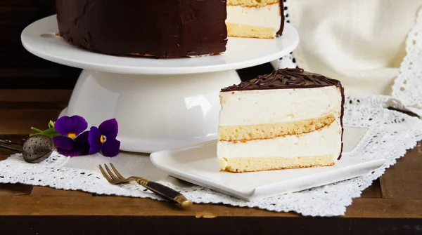 Пташиний Молочний Торт Російський Традиційний Торт Мусом Шоколадом — стокове фото