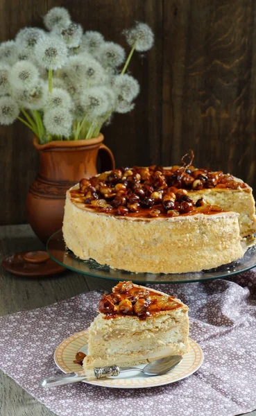 Cake Mousse Caramelized Apples Decorated Hazelnut Caramel — Stock Photo, Image