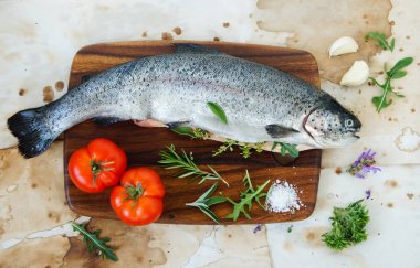 Somon taze, yemek hazır. lezzet otlar