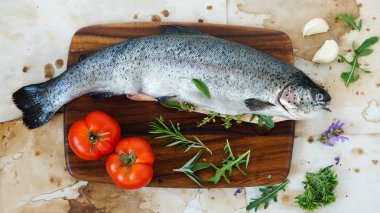 Somon taze, yemek hazır. lezzet otlar