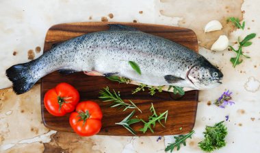 Somon taze, yemek hazır. lezzet otlar