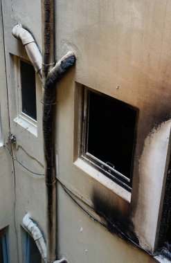 büyük yangından sonra Alicante, İspanya 05.03.2016 terk edilmiş ev