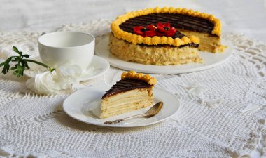 tereyağı krema ve çikolata ile pasta. shortcrust pasta 