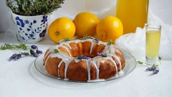 Lemon Cake Homemade Limoncello Lavander — Stock Photo, Image