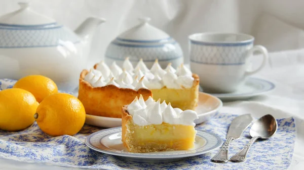 Pastel Merengue Limón Tarta —  Fotos de Stock