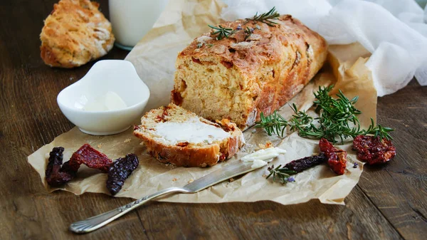 Pane Con Pomodori Secchi Rosmarino Aglio — Foto Stock