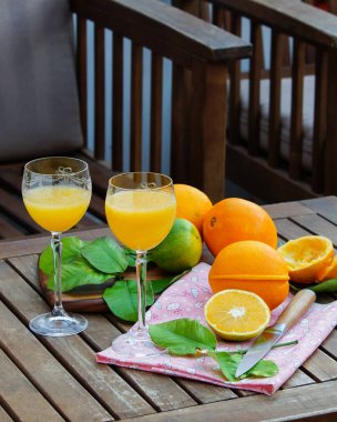 taze sıkılmış portakal suyu