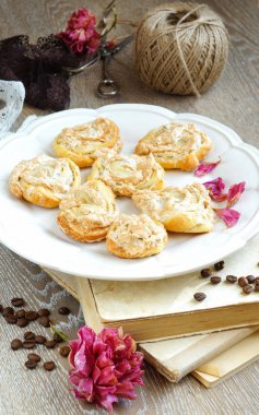 Lor gül şeklinde gelen beze tanımlama bilgileri