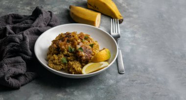 Fufu de platano verde maduro, tacaho, Mofongo, domuz eti ve soğanla haşlanmış muz püresi. Porto Riko. Amazon mutfağı, Peru, Küba