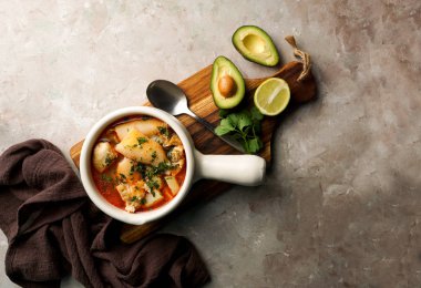 Sopa de mondongo, Kolombiya yemeği, Latin Amerika yemeği, doğranmış işkembe çorbası (inek veya domuzun midesi) yavaş pişirilmiş)