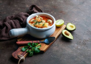 Sopa de mondongo, Kolombiya yemeği, Latin Amerika yemeği, doğranmış işkembe çorbası (inek veya domuzun midesi) yavaş pişirilmiş)