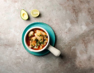 Sopa de mondongo, Kolombiya yemeği, Latin Amerika yemeği, doğranmış işkembe çorbası (inek veya domuzun midesi) yavaş pişirilmiş)