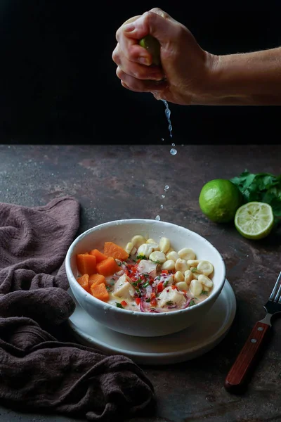 Cebiche Ceviche Latin America Meal Hand Squeezing Lime Juice Peruvian — стоковое фото