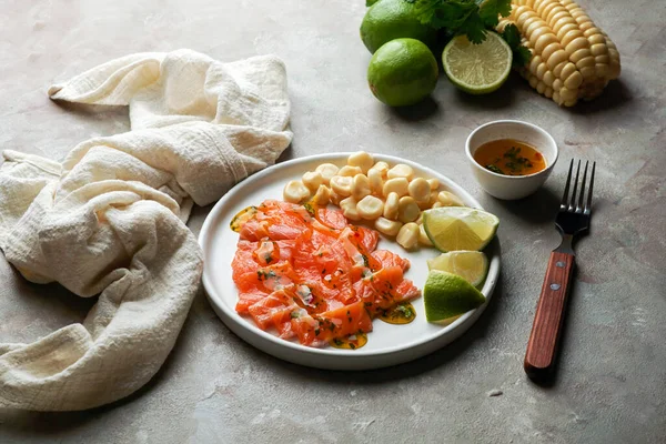 Tiradito Salmon Перуанское Блюдо Сырой Рыбы Карпаччо — стоковое фото