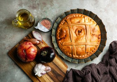 Empanada de atun gallega, Latin Amerika, İspanya ve Galiçya 'da yaygın olarak kullanılan bir turta türüdür.