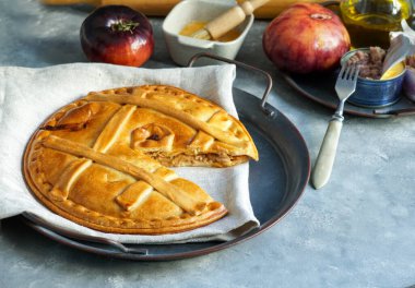 Empanada de atun gallega (İspanyolca: 