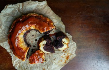 Çikolatalı tart, Meksika çikolatalı kek ve üstünde karamel sosu olan karamel kremalı puding.