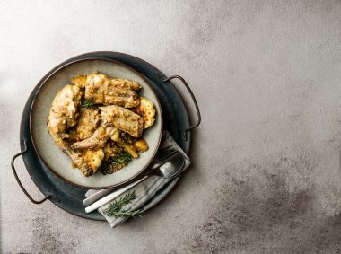 Conejo en salmorejo al estilo canario, Kanarya salamurasında kızarmış tavşan, İspanyol ve Kanarya Adaları yemekleri