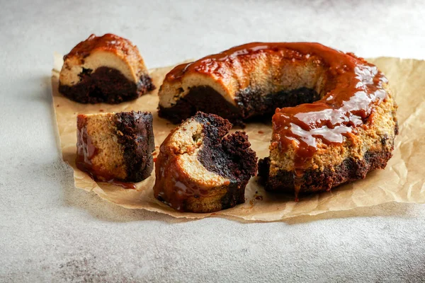 Çikolatalı tart, Meksika çikolatalı kek ve üstünde karamel sosu olan karamel kremalı puding.