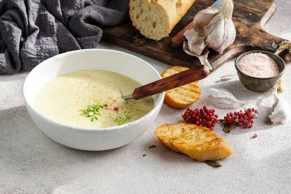 Чеснок Сливочный Французский Суп — стоковое фото