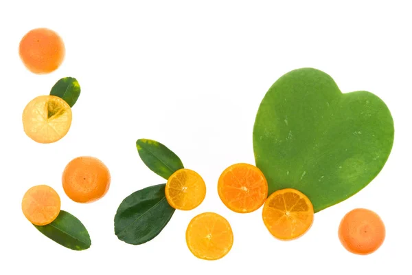 Owoce pomarańczowy jedzenie tle z sercem — Zdjęcie stockowe