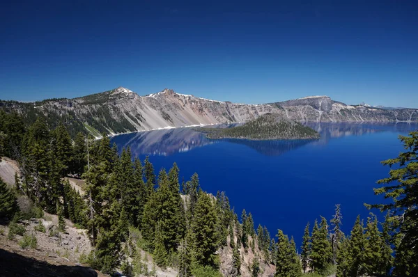 Crater Lake and Wizard Island at Crater Lake National Park in Oregon — Stock Photo, Image