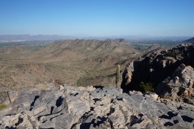 Yatay iz Phoenix Arizona yakınlarında üzerinden çöl