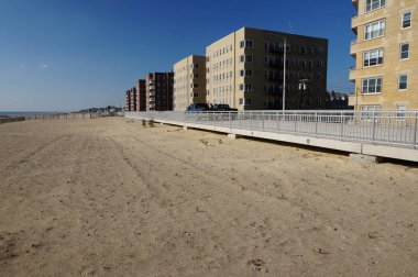 Rockaway Beach Boardwalk kumul üzerinden