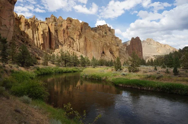 Smith Rock Eyalet Parkı