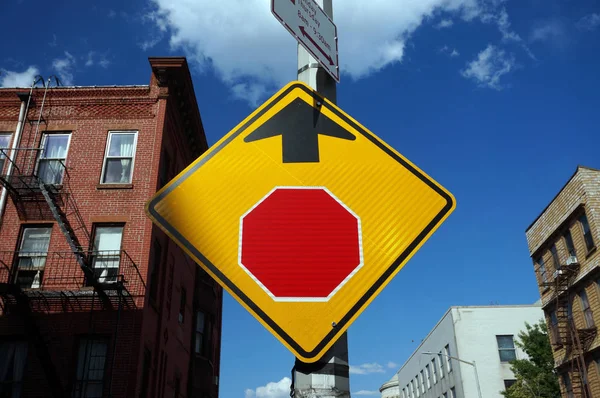 Señal de STOP Sign adelante — Foto de Stock