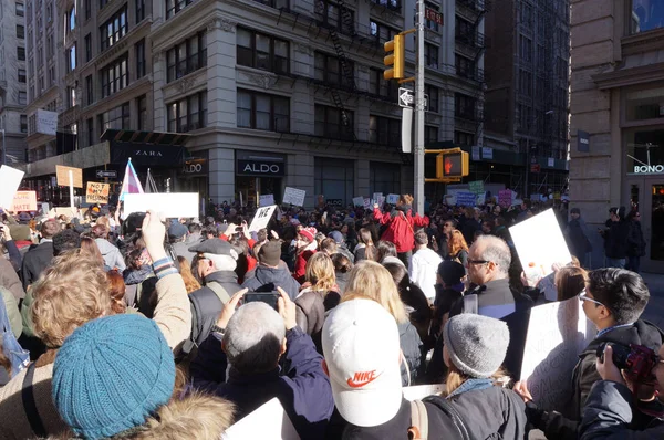 特朗普在纽约城在 2016 年 11 月 12 日的抗议反 — 图库照片