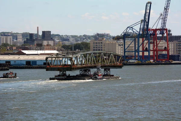 Kosciuszko Bridge Truss Being Barged East River Demolition — Stock Photo, Image