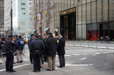 Trump Tower 20 Ocak 2017 tarihinde New York'ta önünde polis