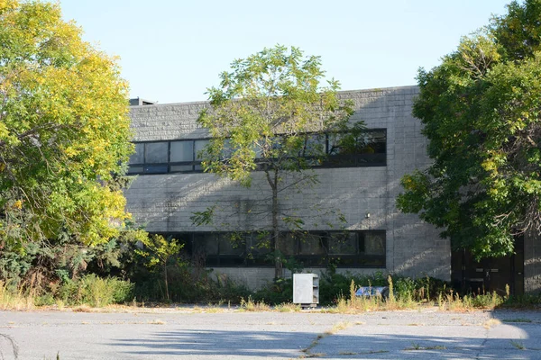 Terk edilmiş banliyö Ofis Binası