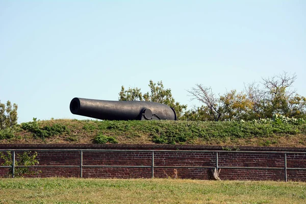 Kanone an Batterie auf Gouverneursinsel — Stockfoto