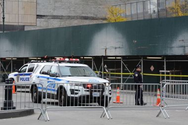 Polis barikatı Murray Street Downtown Manhattan bir terör saldırısı - 1 Kasım 2017 gün Doğu anayolu üzerinde