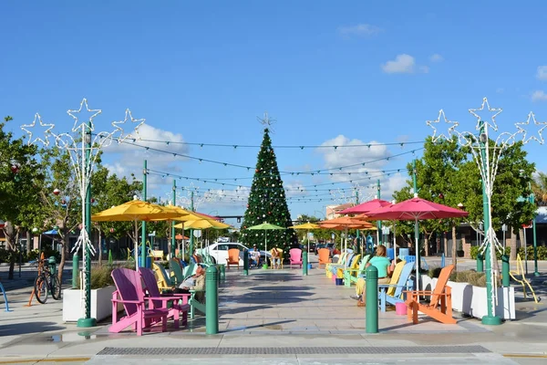 Árvore Natal Cadeiras Praia Praça Pública Lauderdale Junto Mar Flórida — Fotografia de Stock