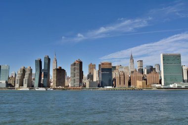 Midtown Manhattan siluetinin Queens'te