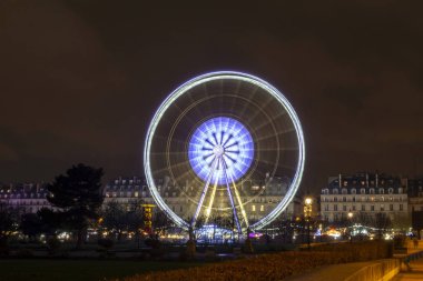 Paris Fransa 'nın Tuileries Garden Parkı' nda dönme dolap.