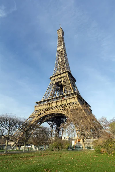 法国巴黎Champ Mars公园的埃菲尔铁塔 — 图库照片
