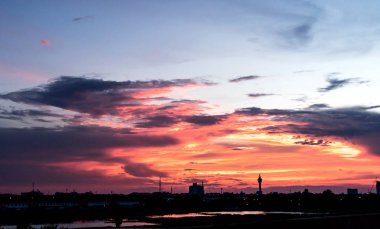 Güneş battığında önce gökyüzü