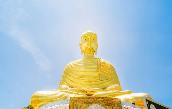 Bouddha Gautama jaune doré . — Photo